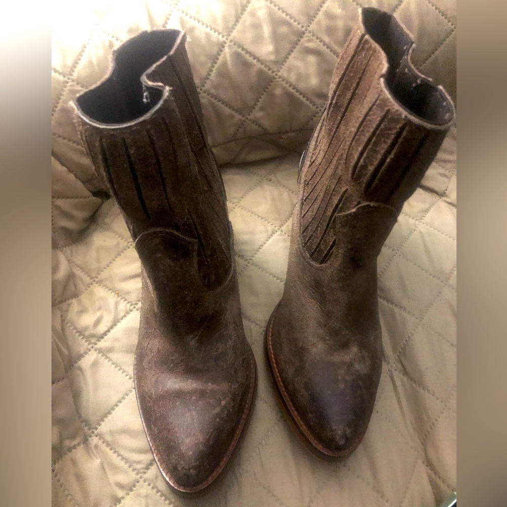 ANKLE BOOTS